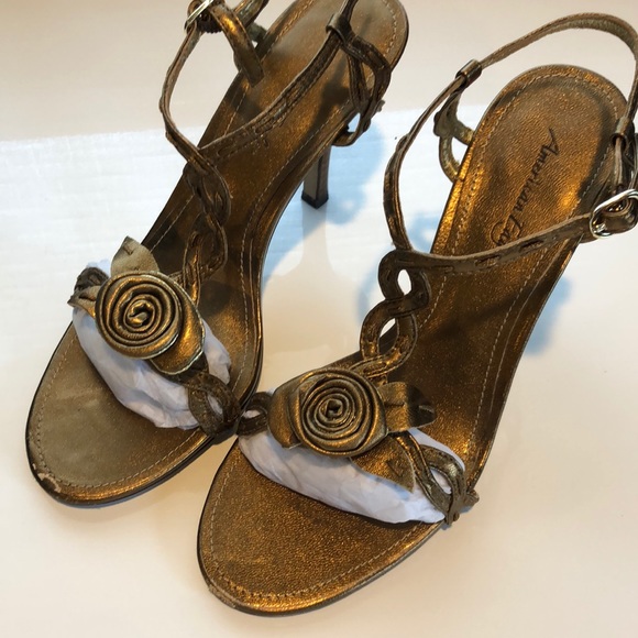 Vintage Metallic Bronze Kitten Heels - Picture 2 of 13